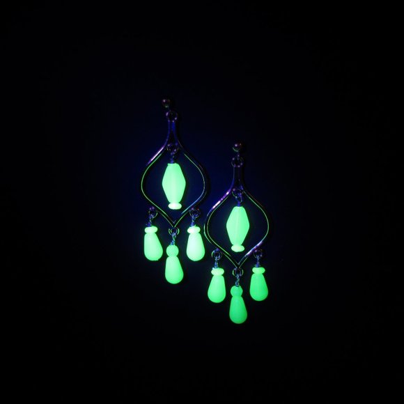Uranium Glass bead chandelier earrings - Picture 11 of 11